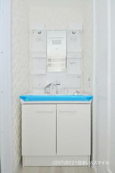 洗面化粧台 ゆとりの洗面スペースで朝の身支度もスムーズに。