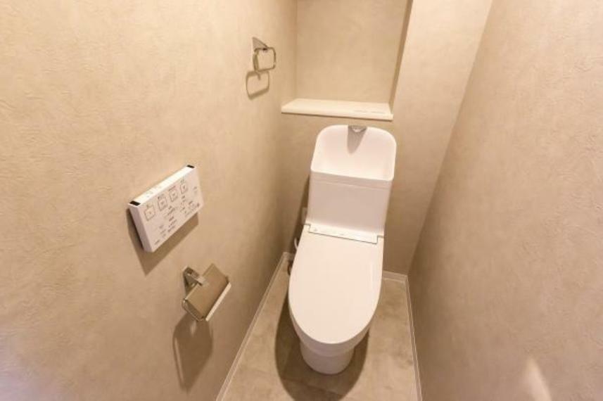 トイレ ボタン一つで洗浄可能なパワー脱臭機能付きトイレ