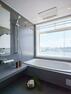 浴室 東京湾を望むビューバスルームです。毎日のバスタイムを贅沢に、豊かにしてくれる特別な空間です。