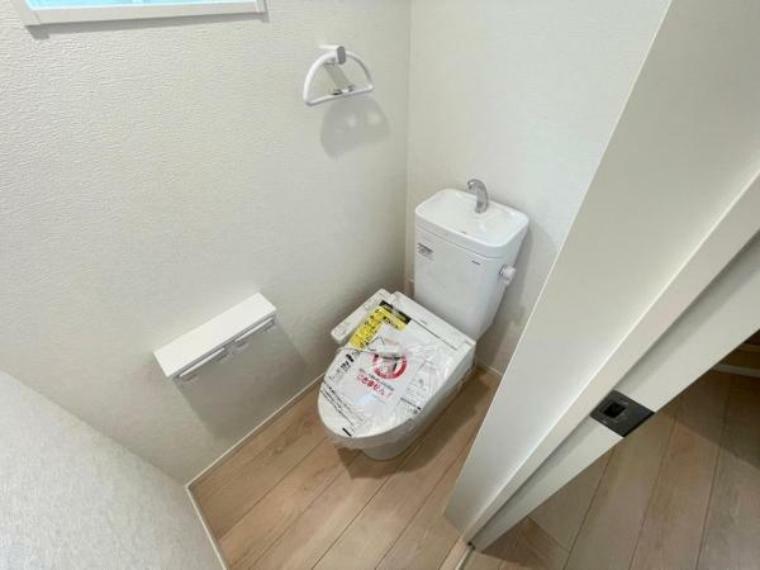 トイレ 清潔感溢れるトイレ。落ち着いた空間で安らぎのひとときをお過ごしいただけます。（2024.7.4撮影）
