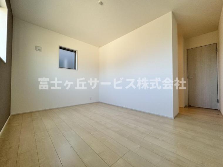 落ち着いて過ごせる寝室です