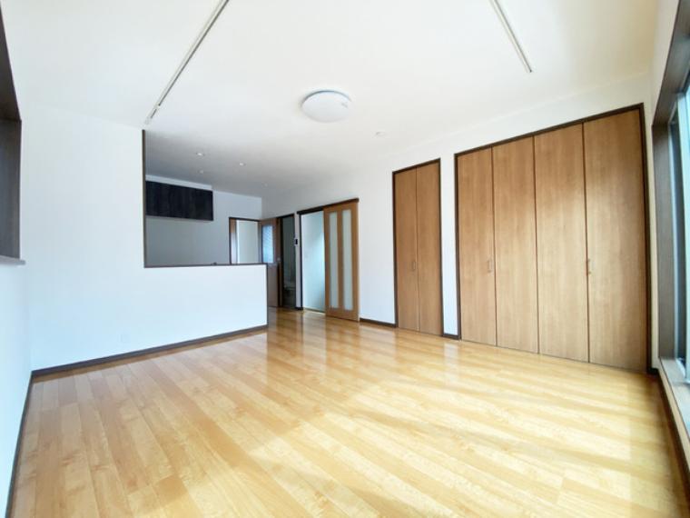 ご家族みんながゆったりくつろげる広々リビング。