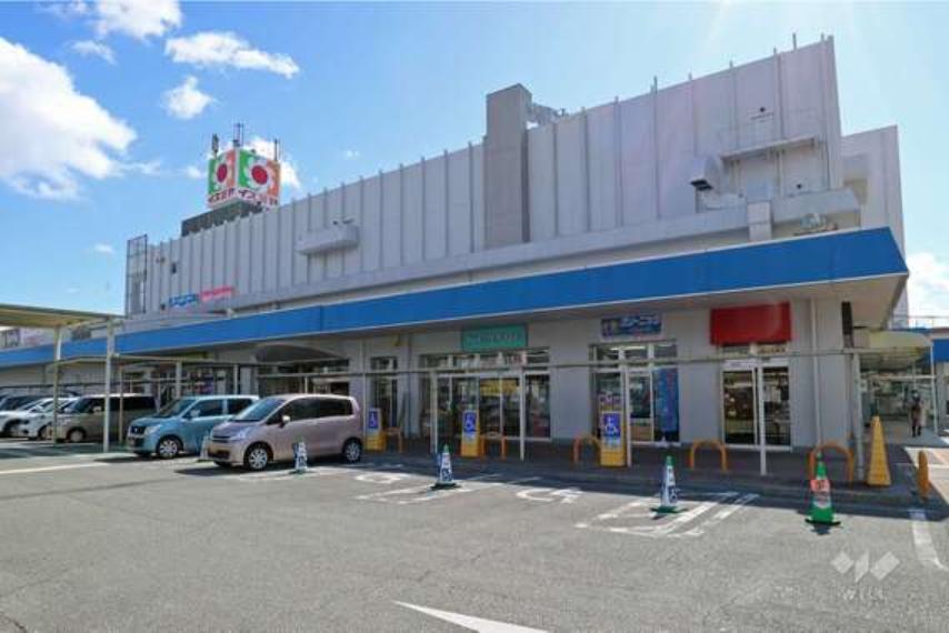 イズミヤ（小林店）の外観（約543m）