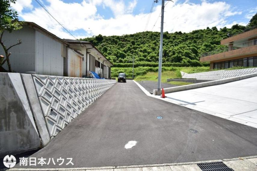 【前面道路】北向きの前面道路です！道路は共有持ち分のある道路になります！