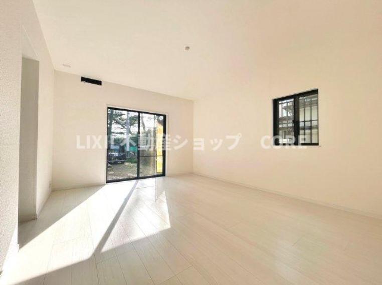 リビングダイニング 家族と過ごす時間を大切にしたい方にぴったりの明るくゆとりある住空間です。