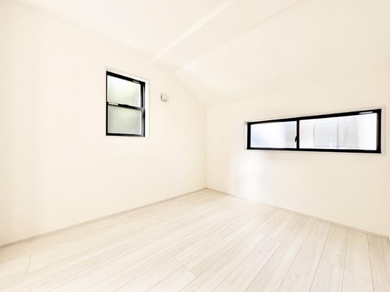 使いやすい形でベットや家具の置き方にも困ることもありません。