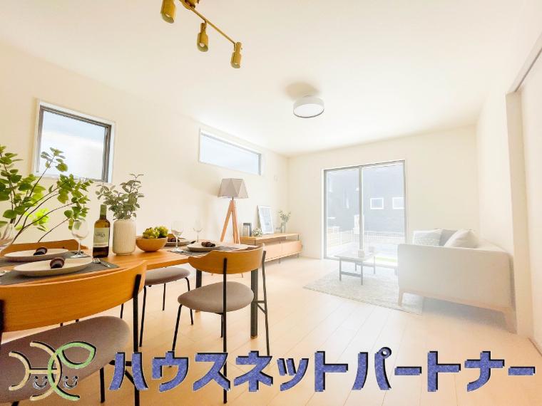 来訪者の様子を室内TVモニターでチェック。対応したくないセールスを断りやすく、子どもに留守番をさせるときも安心。不在時の来訪者を録画でき、犯罪抑止効果も期待できます。
