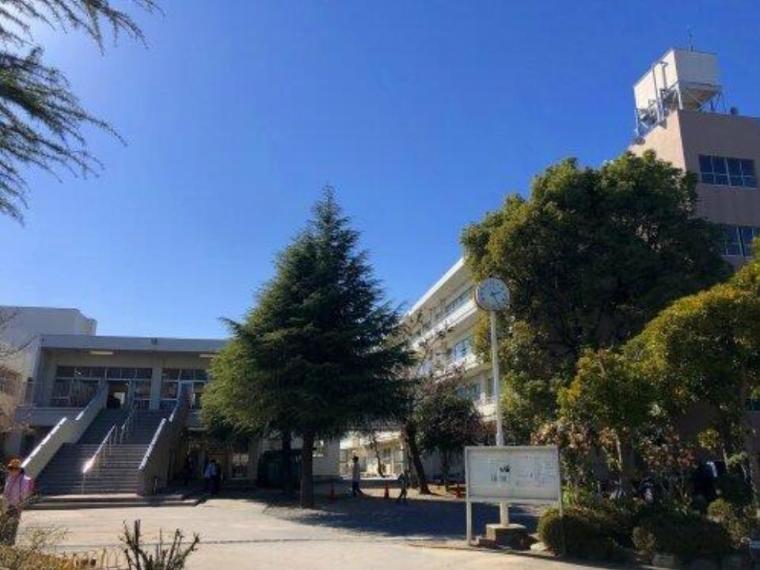春日部市立上沖小学校（約631m）