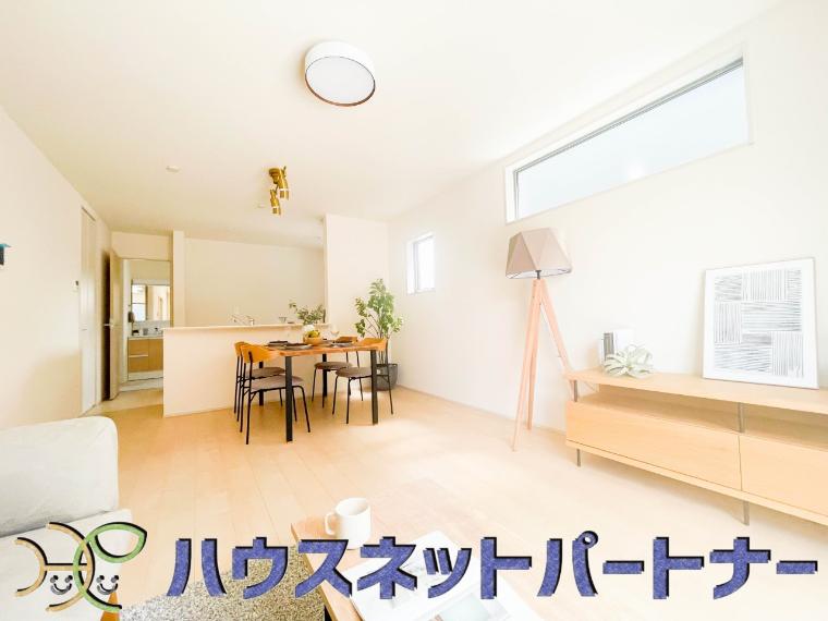 通風・採光に優れ、心地よい光と風が溢れています。 贅沢で豊かな居住性と、プライドを満たすクオリティが見事に調和した住空間。新築ならではの快適なひとときをご体感頂ける筈です。