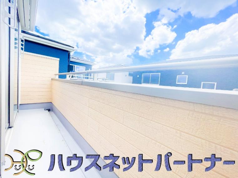 沢山布団が干せるワイドバルコニーです