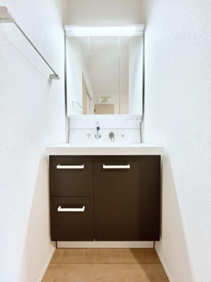 収納力と機能性に優れた洗面化粧台