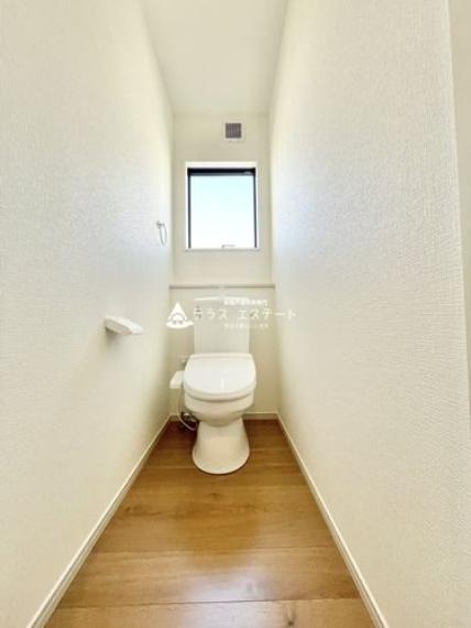 ■■トイレ■■嬉しい設備が搭載された温水洗浄便座トイレです。