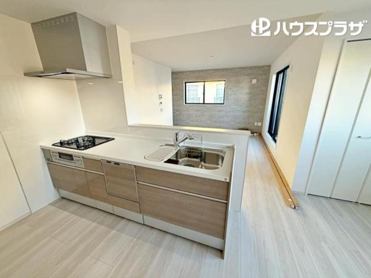 1号棟 食器洗い乾燥機付システムキッチンは毎日の家事負担を軽減する嬉しい設備です。