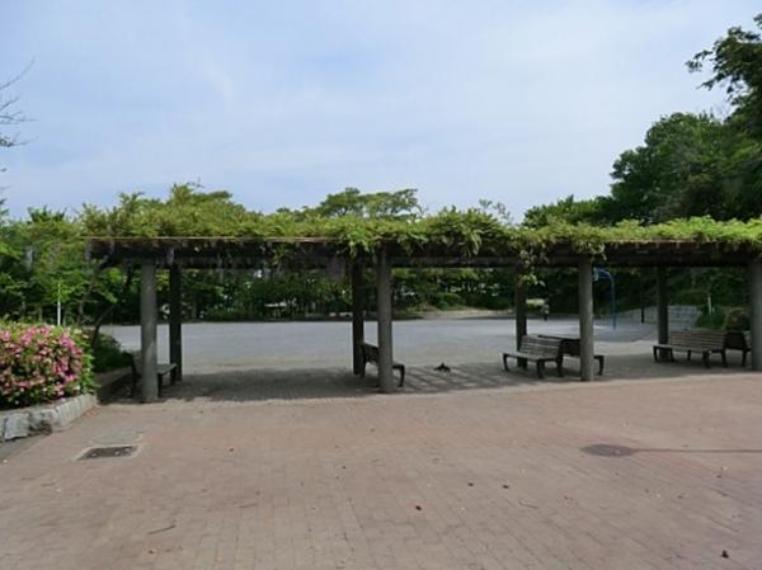桂山公園まで約590m（約590m）