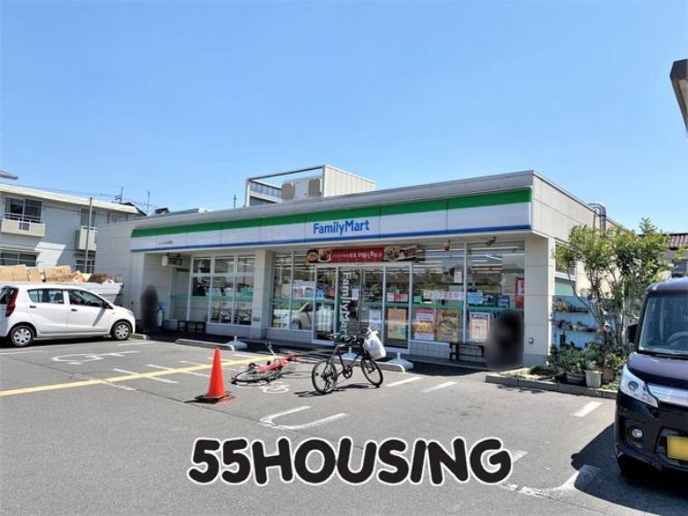 ファミリーマートさいたま太田窪店 徒歩9分。（約700m）