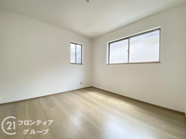 フローリング材には、木目や色調など木材特有の風合いがあり、ナチュラルな美しさで、日々の生活に温もりを与えてくれます。