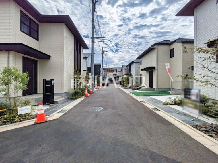 接道状況および現場風景　【東久留米市南沢4丁目】 見学はしたいけど、なかなか時間が取れない・・・そんな方に出勤前や仕事終わりにマイホームを見学できるサポートをいたします。