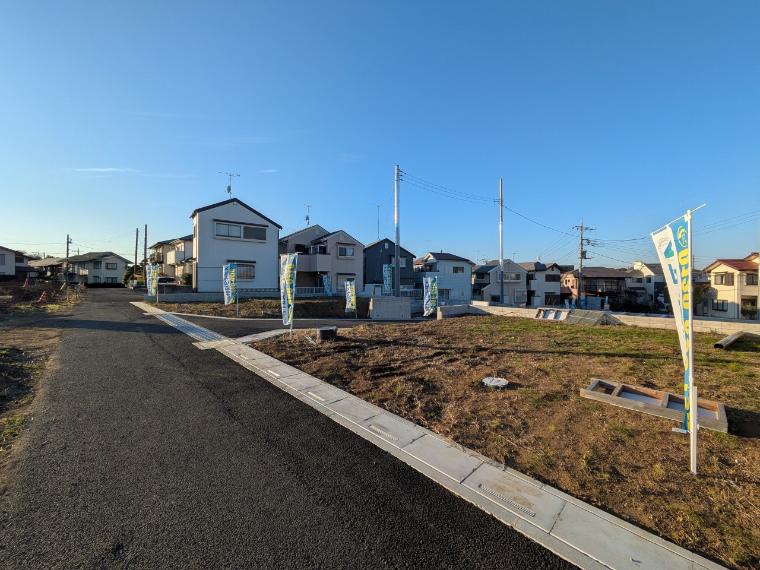 【前面道路】車の通行が少ないので、静かな住環境を維持することができます。