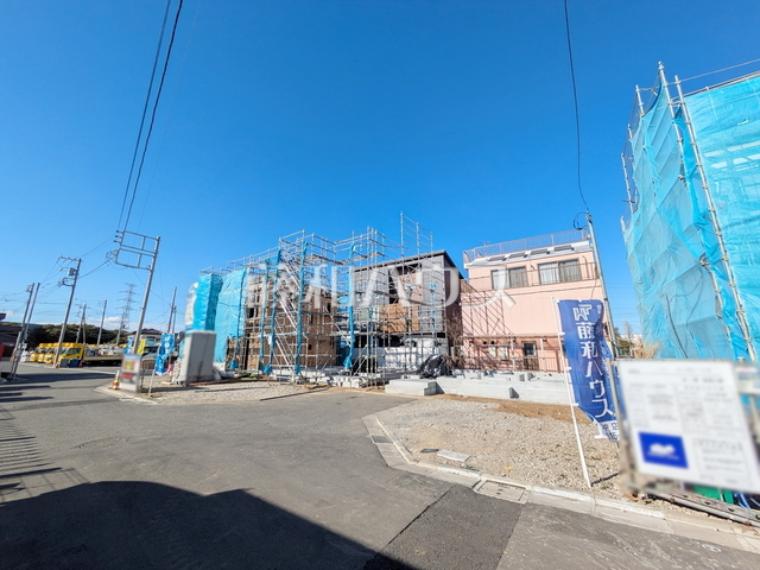 ≪現地外観≫ 誠心誠意、建築中！物件の内部構造などは今しか見ることができません。是非ご見学のお問合せをお待ちしております！ 【府中市日新町5丁目】