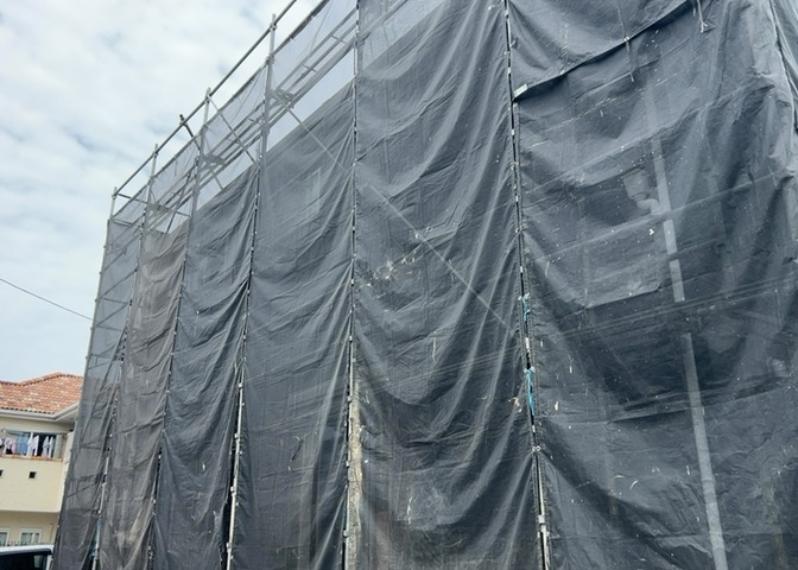 木造住宅とは土台、壁、柱など建築物の強度を支える構造体の材に木が使用されている構造を指します。構造体は建物の自重を支えるだけではなく風圧や水圧、積裁荷重などあらゆる衝撃に耐えるための基礎です。