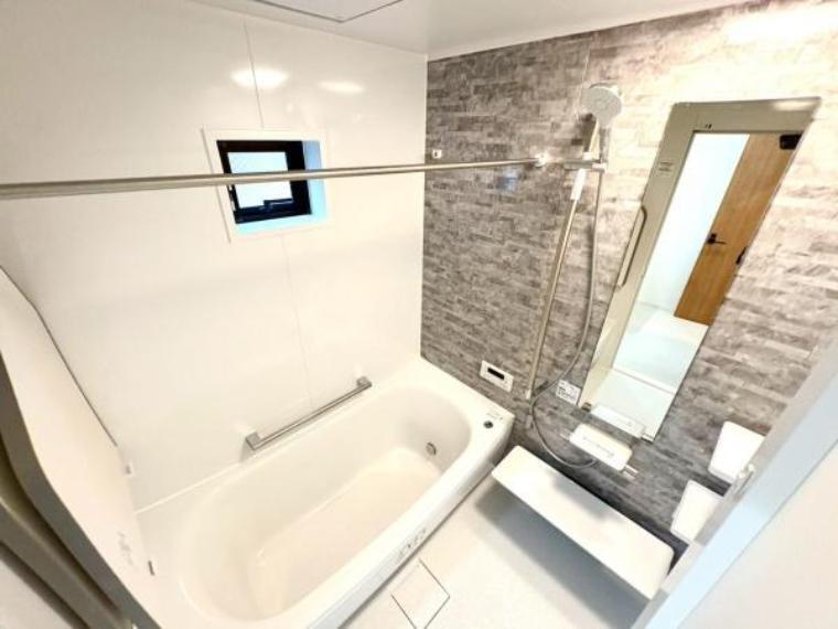 落ち着いた雰囲気のユニットバス。良いリラックス時間になりますね。