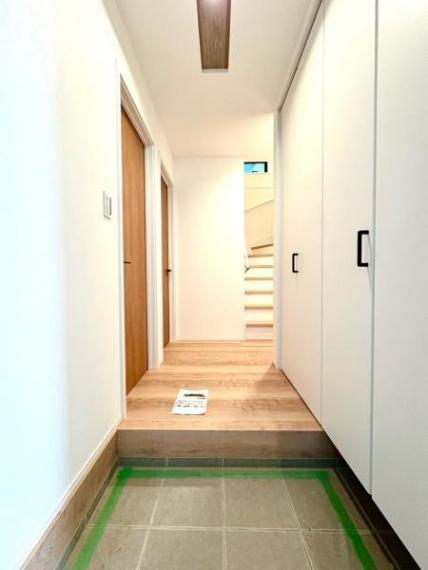 玄関収納もあるのでスッキリ使えます