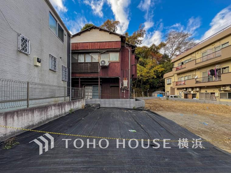 敷地内に駐車スペースがあると、日々の暮らしのをスムーズに運ぶ事が出来ます。（2025年12月撮影）