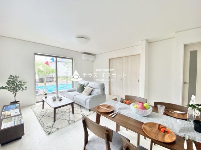 ■■家族の時間■■ホワイト調で清潔感のある室内です。※写真は同一タイプまたは同一仕様。家具無し