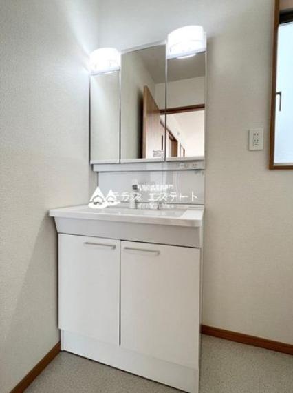 ■■清潔な空間■■小窓付きで空気の入替も楽々です。※写真は同一タイプまたは同一仕様。