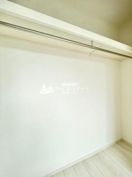 ■■ウォークインクローゼット■■季節物もお洋服も収納可能です。※写真は同一タイプまたは同一仕様。