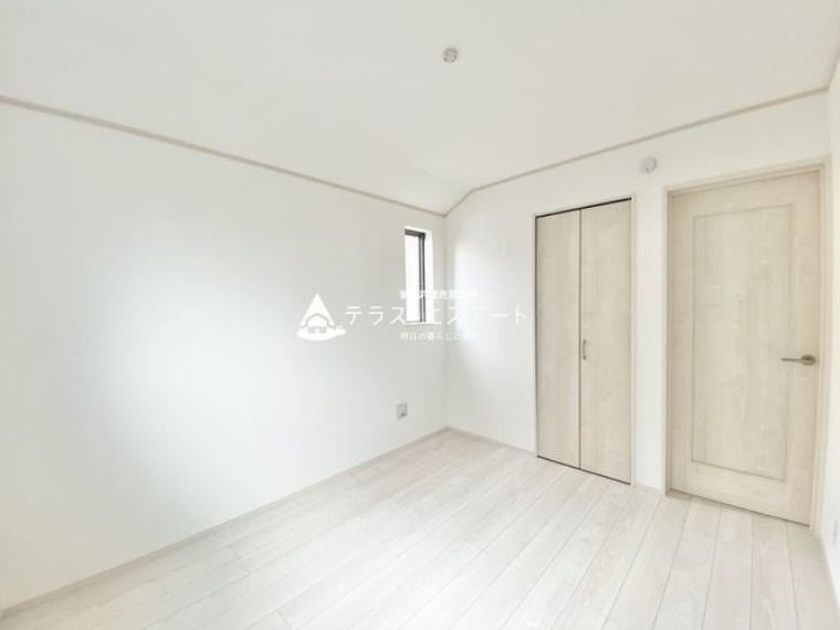 ■■明るい居室■■シンプルなお部屋でインテリアも楽しめます。※写真は同一タイプまたは同一仕様。