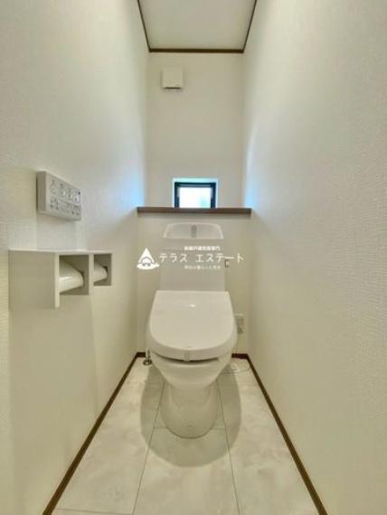 ■■トイレ■■嬉しい設備が搭載された温水洗浄便座トイレです。※写真は同一タイプまたは同一仕様。