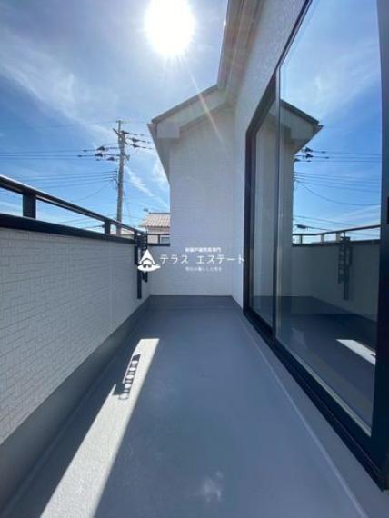 ■■開放感感じるバルコニー■■お洗濯物も良く乾かせます。※写真は同一タイプまたは同一仕様。