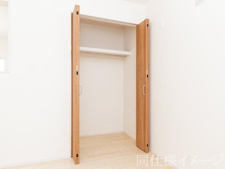 \同仕様写真/各室に収納スペ-スがありますのでお部屋スッキリ片付きますね