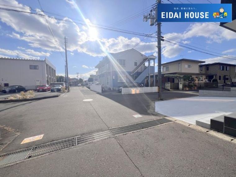 前面道路含む外観