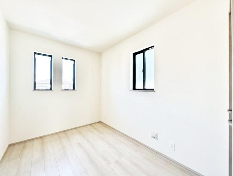 子供部屋 窓からのやさしい光が心地よいプライベートルーム