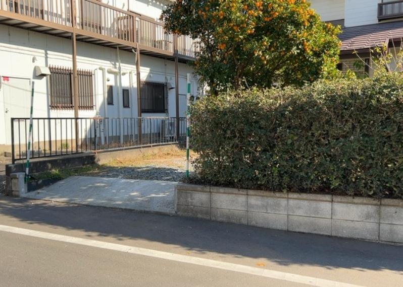 土地の形が極端に長細かったり、狭小地、あるいは道路との高低差がある傾斜地だった場合、後々売ろうとしても買い手がつかない場合もあります。後々、売却することになった時に価値の下がらない土地を選びましょう。