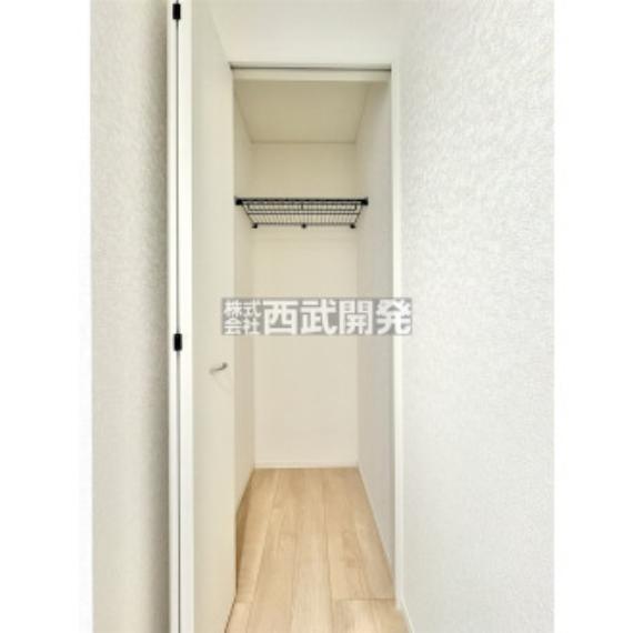 玄関ホールに収納あり