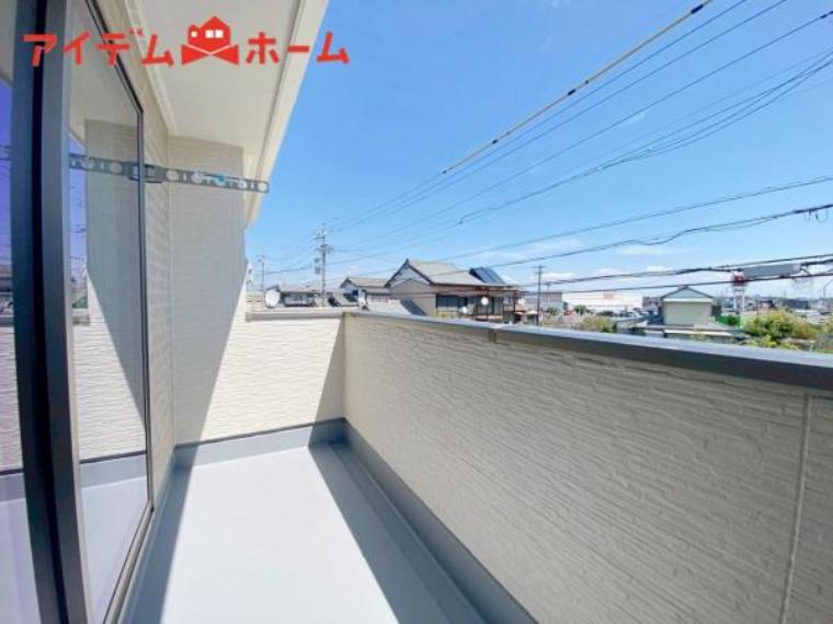 バルコニーは心地よい日差しや<BR/>さわやかな風を感じることができます！