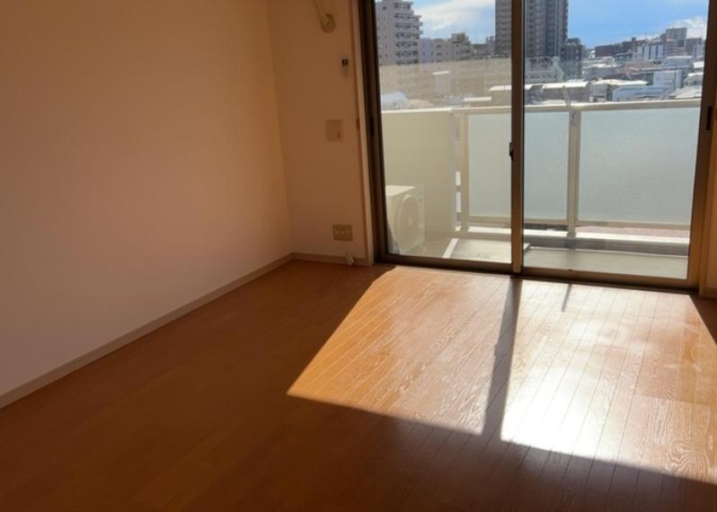 リビングの間取りの種類は大きくわけてリビングとダイニングが別になっているタイプ、リビングダイニング一体型です。どちらも一長一短ですので、家を選ぶ時はその両面をチェックして決めるようにしましょう。