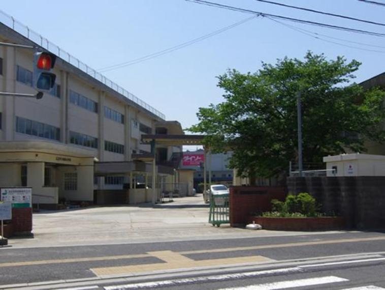 広島市立深川小学校 1567m（約1,567m）