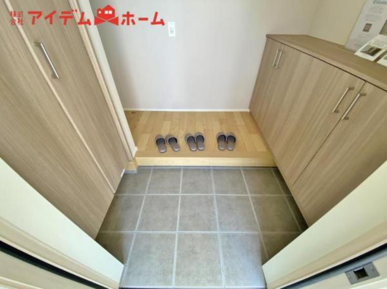 B棟<BR/>シンプル且つモダンなエントランス＆ホール！<BR/>訪れる人を心地よく迎え入れてくれます。