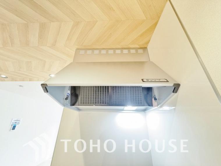 最新のレンジフードは静音性や省エネ性能が向上しデザインもスタイリッシュ。効率的な換気で料理を快適に。