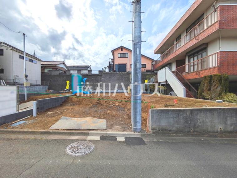1号棟　現地写真　【日野市大坂上3丁目】お探しの物件に出会うためには、早めのご確認をオススメします。未完成の今のうちにぜひお問合せをお待ちしております。
