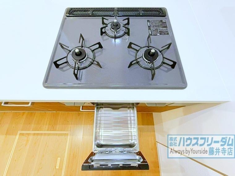 キッチン 3口ガスコンロで調理時間が短縮できます！
