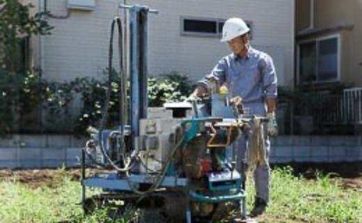 地盤がどの程度の建物の重さに耐え、沈下に抵抗する力（地耐力という）をもっているかを調べます