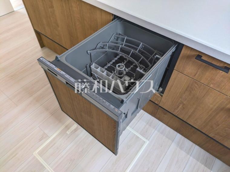 2号棟　食器洗浄乾燥機　【八王子市長房町】 食後の片付けもラクに、毎日の家事を時短できるようキッチンに食洗機を内蔵しました。　