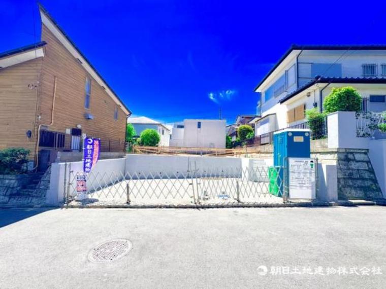 【前面道路】現地までのアプローチをしっかりとご説明させて頂きます。お車と徒歩のアプローチをご一緒しますので、なんなりとご質問下さい。