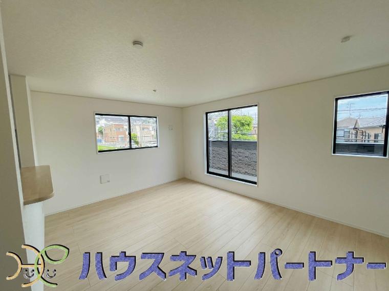 陽だまりのある光彩豊かなリビングは、何よりも快適で心休まる時間を過ごせます。