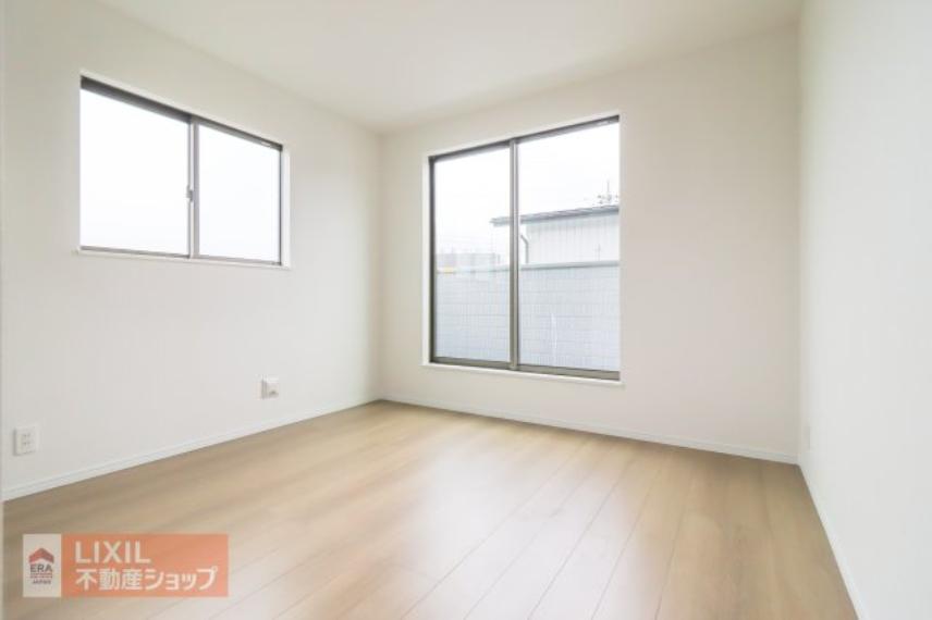 【子供部屋】現地完成写真。お子様の成長を見守るお部屋 しっかり収納もあり快適に過ごせます。